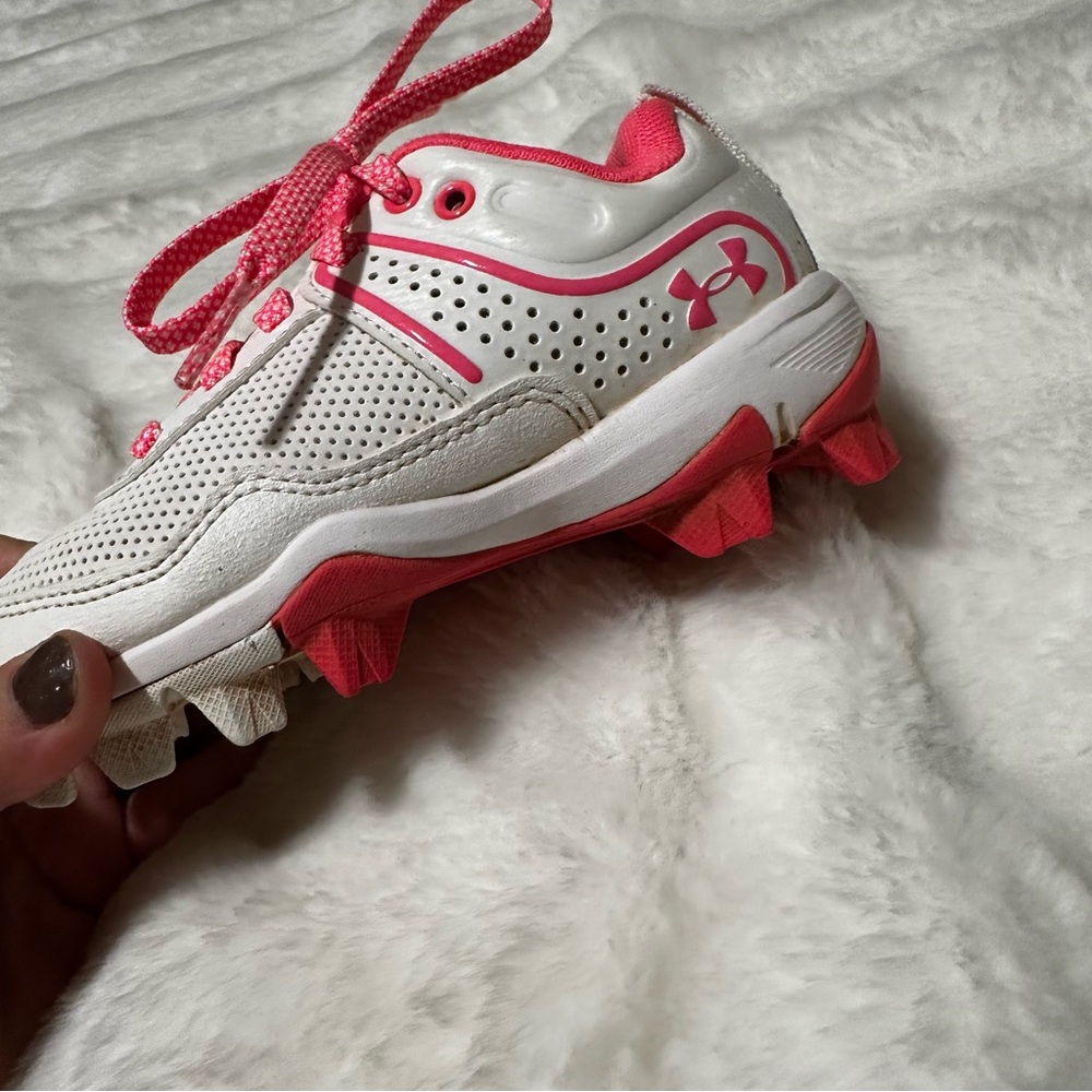 Under Armour Glyde Little Girls size 10 Pink White Softball Cleats 3024331-101